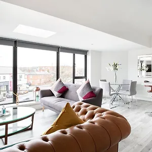 Fabulous Penthouse, Brilliant Location, Sleeps 6! Apartment